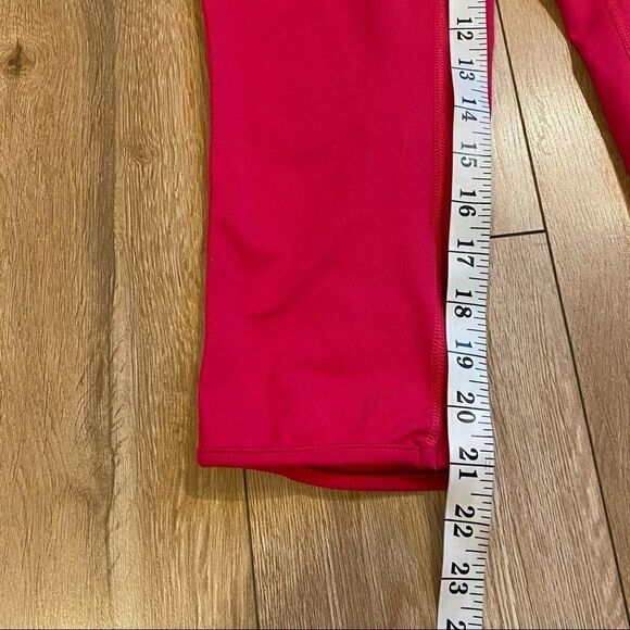 Yogalicious Workout Capri Leggings Size Medium - Picture 4 of 6